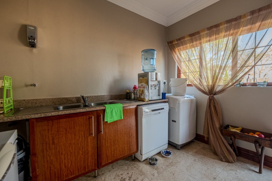 6 Bedroom Property for Sale in Olympus Ridge Gauteng