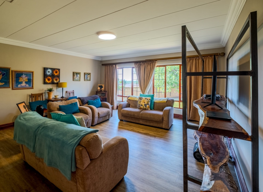 6 Bedroom Property for Sale in Olympus Ridge Gauteng