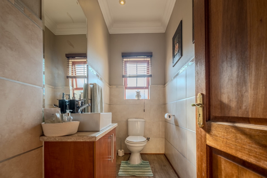 6 Bedroom Property for Sale in Olympus Ridge Gauteng