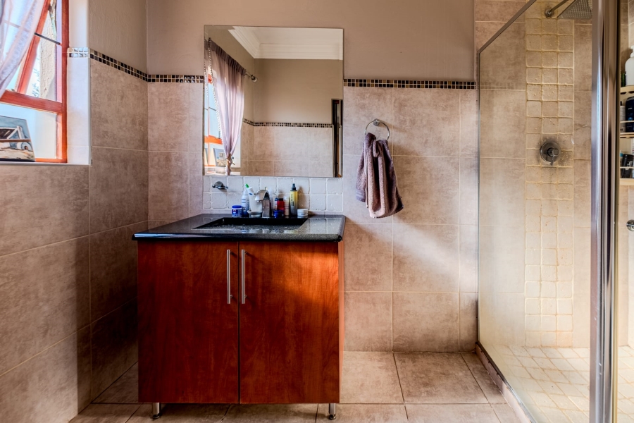 6 Bedroom Property for Sale in Olympus Ridge Gauteng
