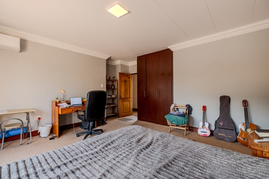 6 Bedroom Property for Sale in Olympus Ridge Gauteng