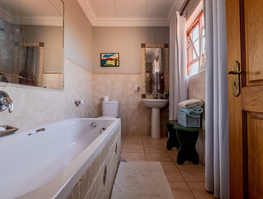 6 Bedroom Property for Sale in Olympus Ridge Gauteng