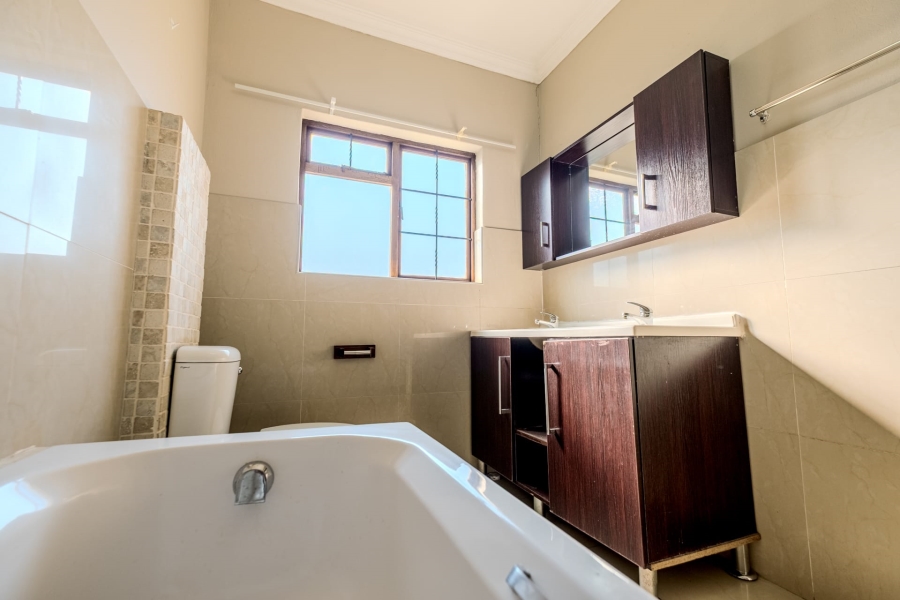 6 Bedroom Property for Sale in Olympus Ridge Gauteng