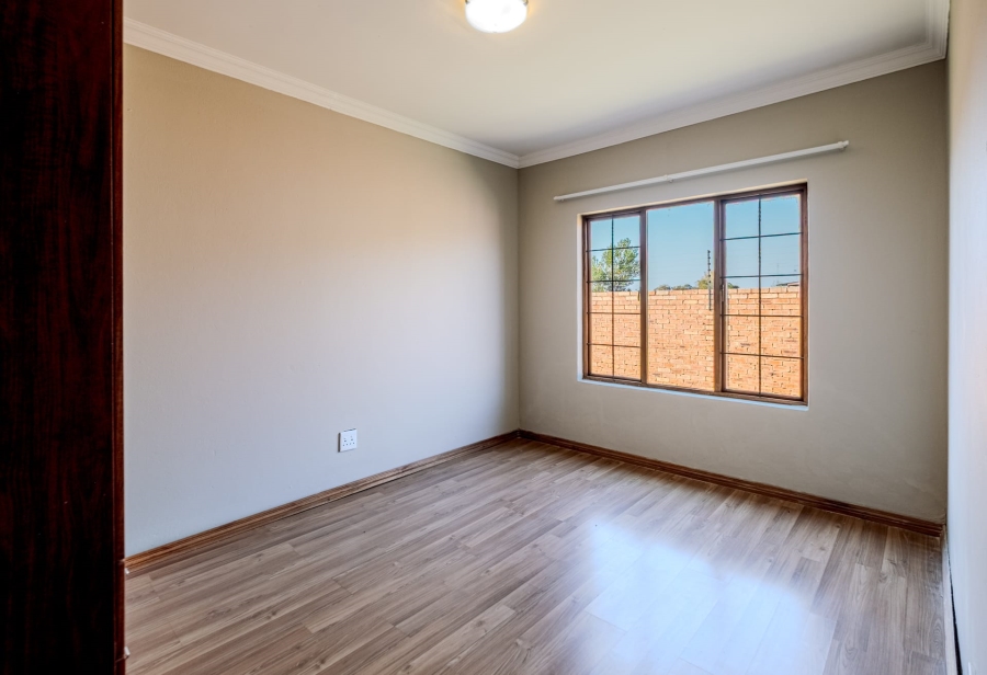 6 Bedroom Property for Sale in Olympus Ridge Gauteng
