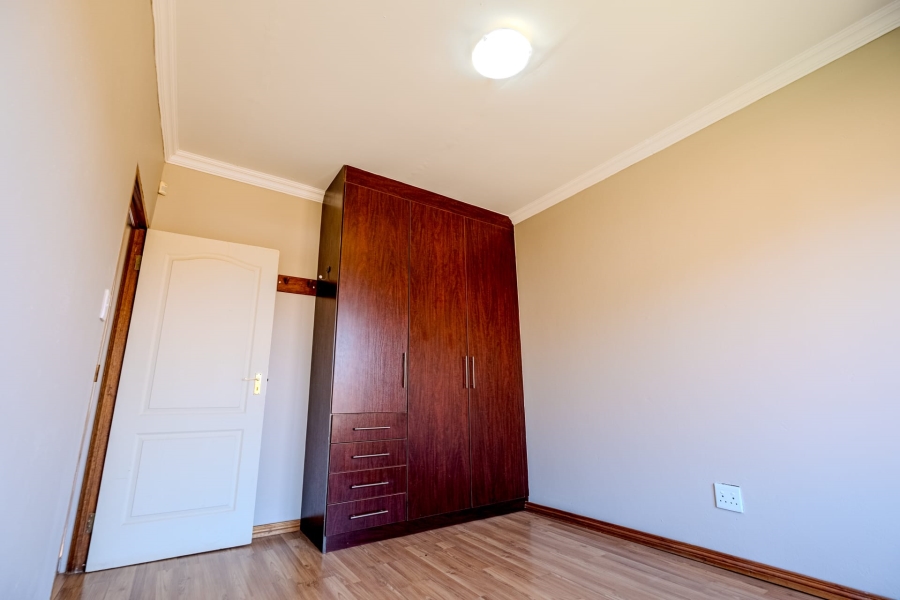 6 Bedroom Property for Sale in Olympus Ridge Gauteng