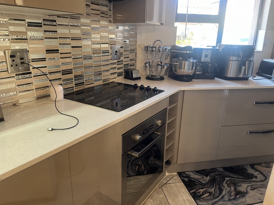 3 Bedroom Property for Sale in Albertsdal Gauteng