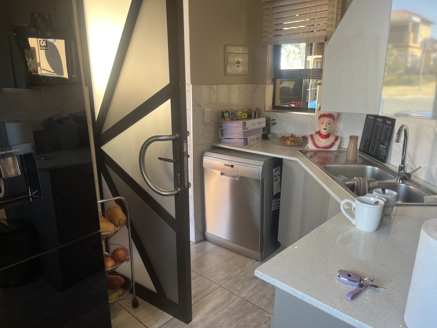 3 Bedroom Property for Sale in Albertsdal Gauteng