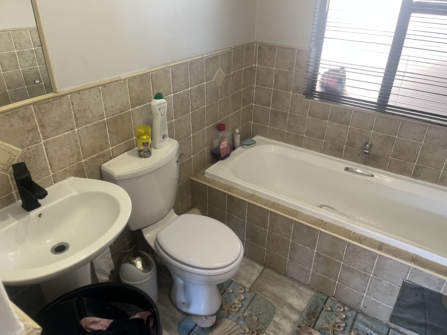 3 Bedroom Property for Sale in Albertsdal Gauteng