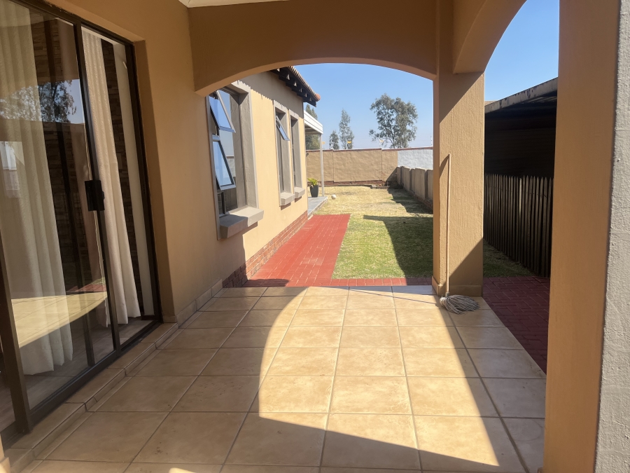3 Bedroom Property for Sale in Albertsdal Gauteng