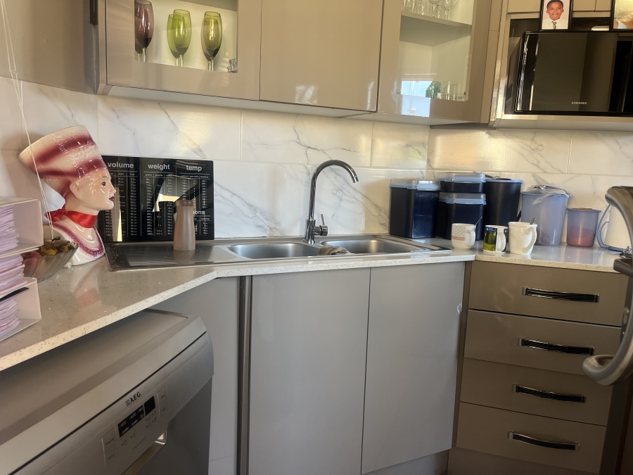 3 Bedroom Property for Sale in Albertsdal Gauteng