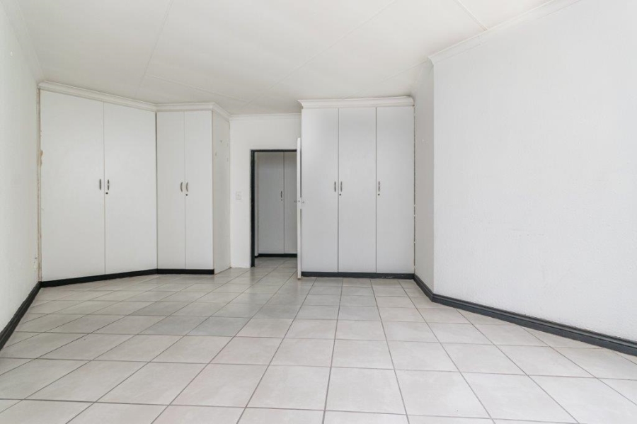 3 Bedroom Property for Sale in Helderkruin Gauteng