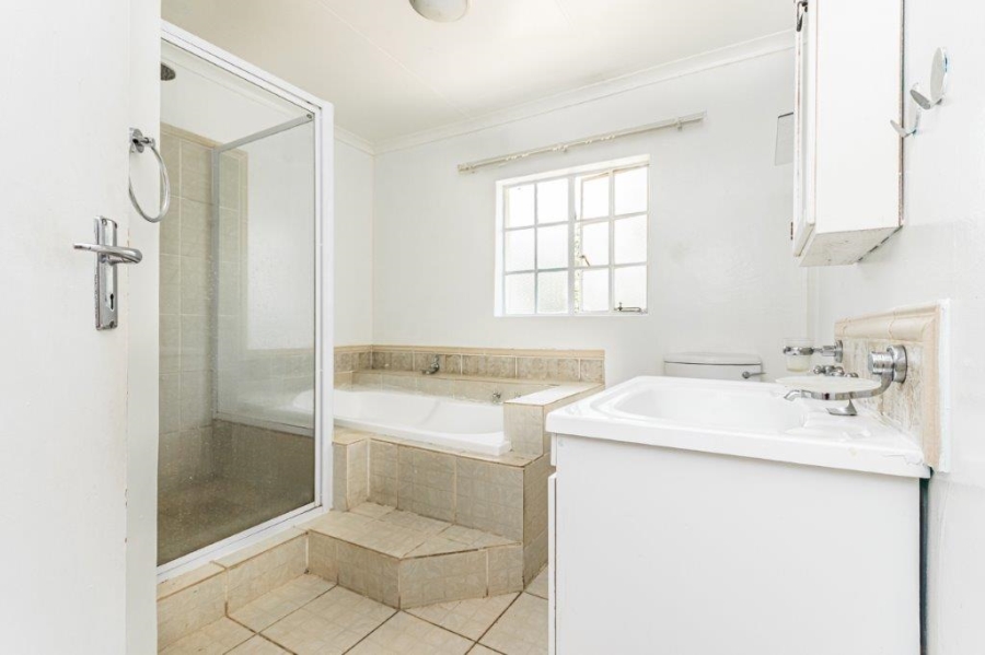 3 Bedroom Property for Sale in Helderkruin Gauteng