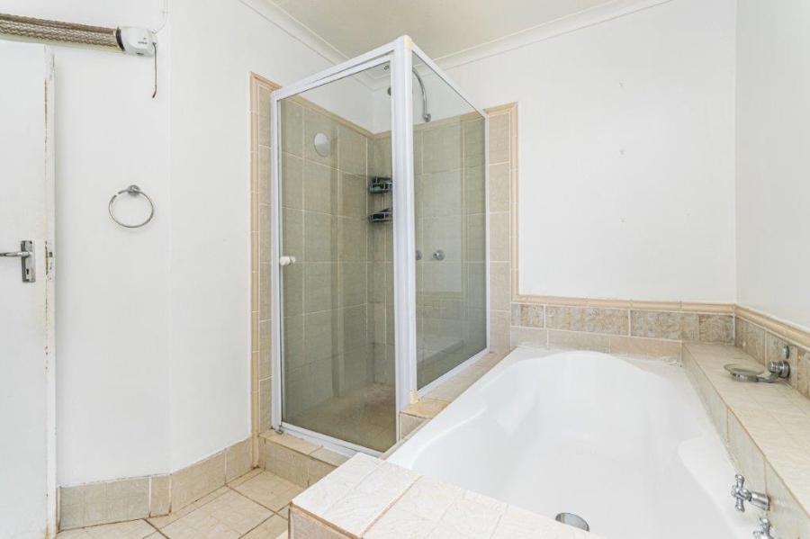 3 Bedroom Property for Sale in Helderkruin Gauteng