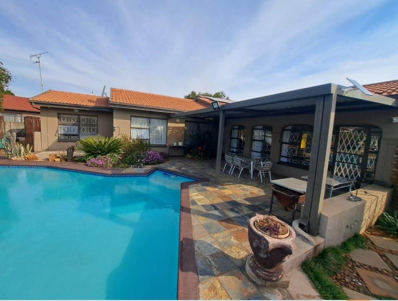 4 Bedroom Property for Sale in Visagie Park Gauteng