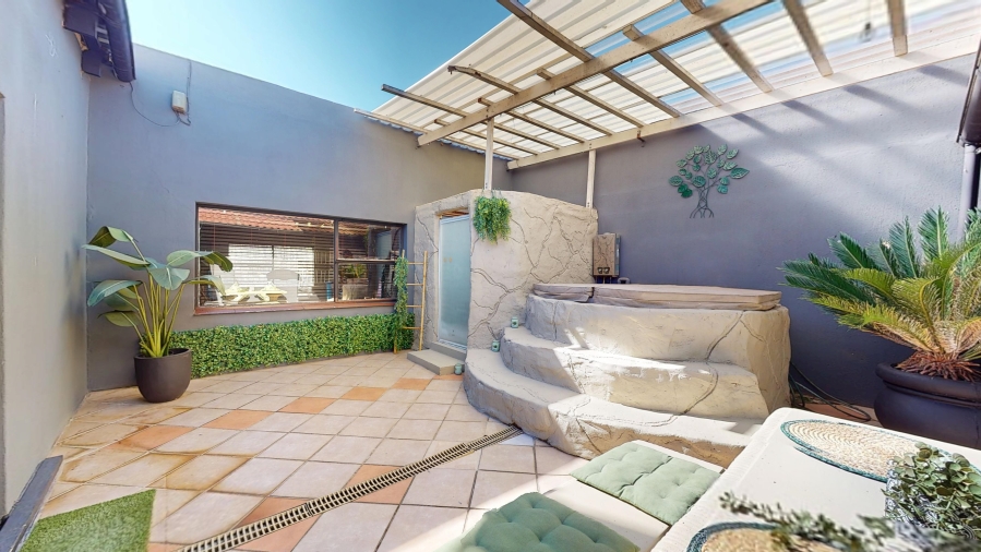 3 Bedroom Property for Sale in Gosforth Park Gauteng