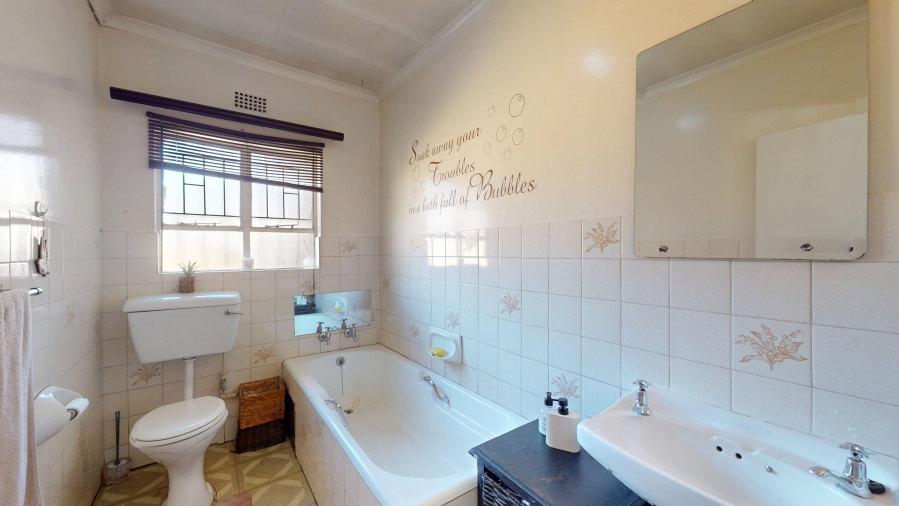 3 Bedroom Property for Sale in Gosforth Park Gauteng