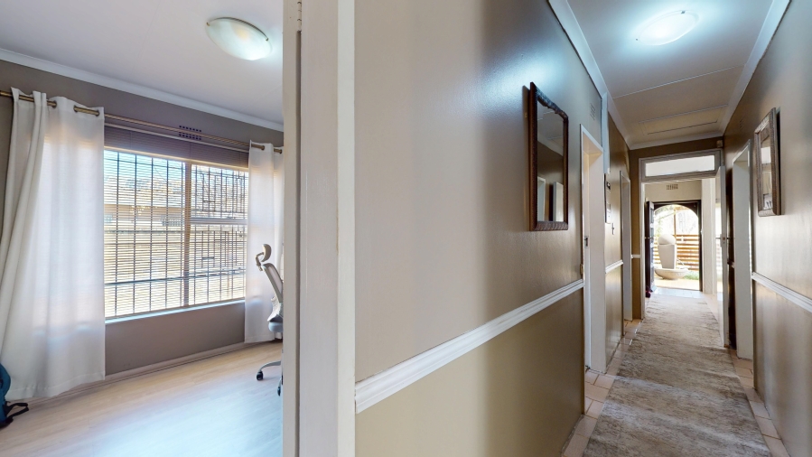 3 Bedroom Property for Sale in Gosforth Park Gauteng