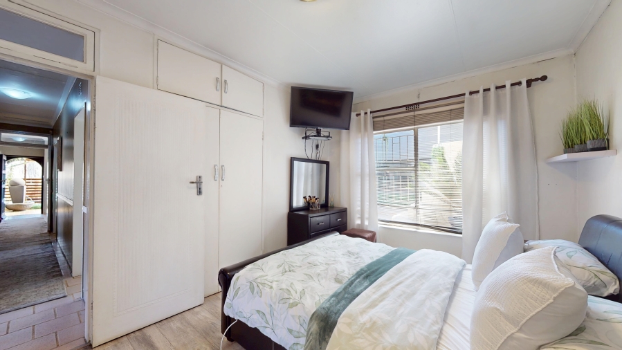 3 Bedroom Property for Sale in Gosforth Park Gauteng