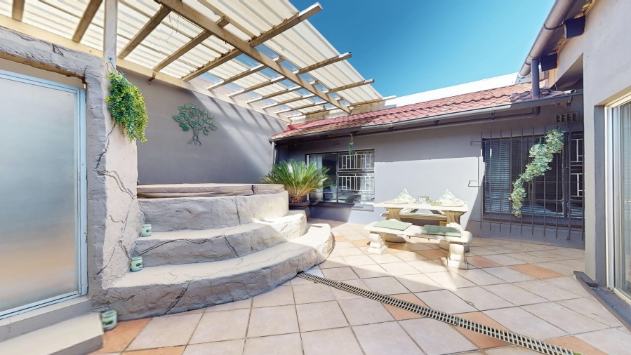 3 Bedroom Property for Sale in Gosforth Park Gauteng