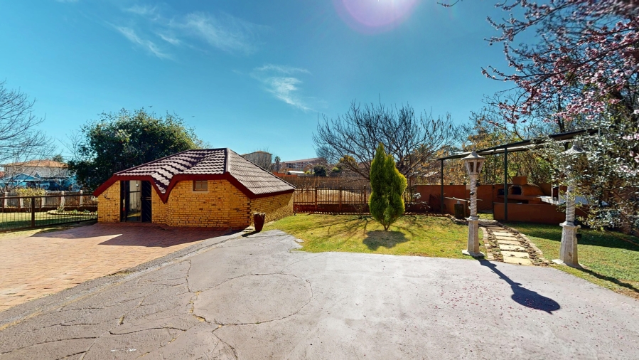 3 Bedroom Property for Sale in Gosforth Park Gauteng