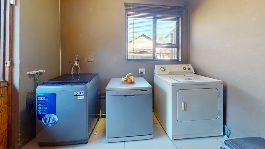 3 Bedroom Property for Sale in Gosforth Park Gauteng