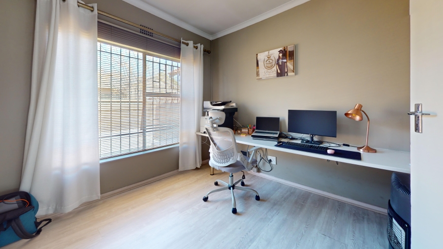 3 Bedroom Property for Sale in Gosforth Park Gauteng