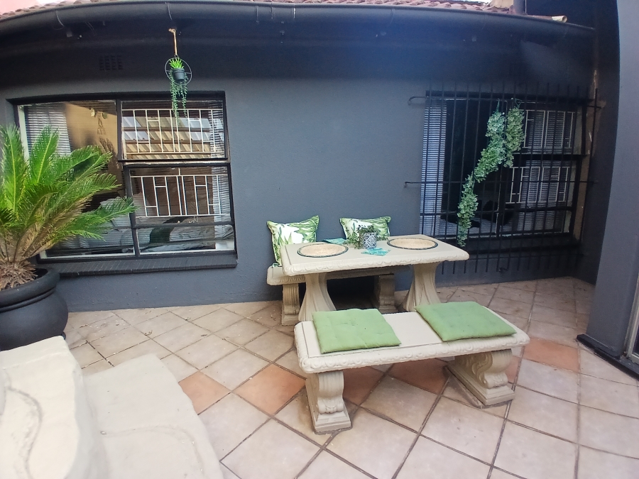 3 Bedroom Property for Sale in Gosforth Park Gauteng