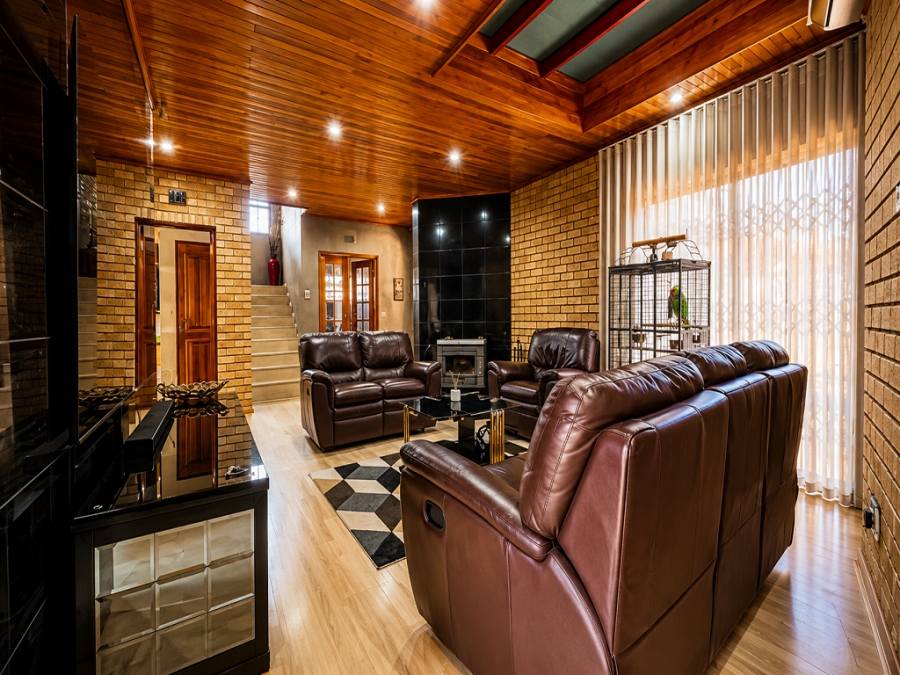 5 Bedroom Property for Sale in Lenasia Gauteng