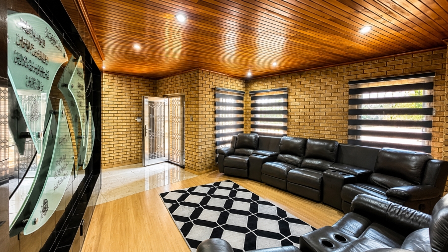 5 Bedroom Property for Sale in Lenasia Gauteng