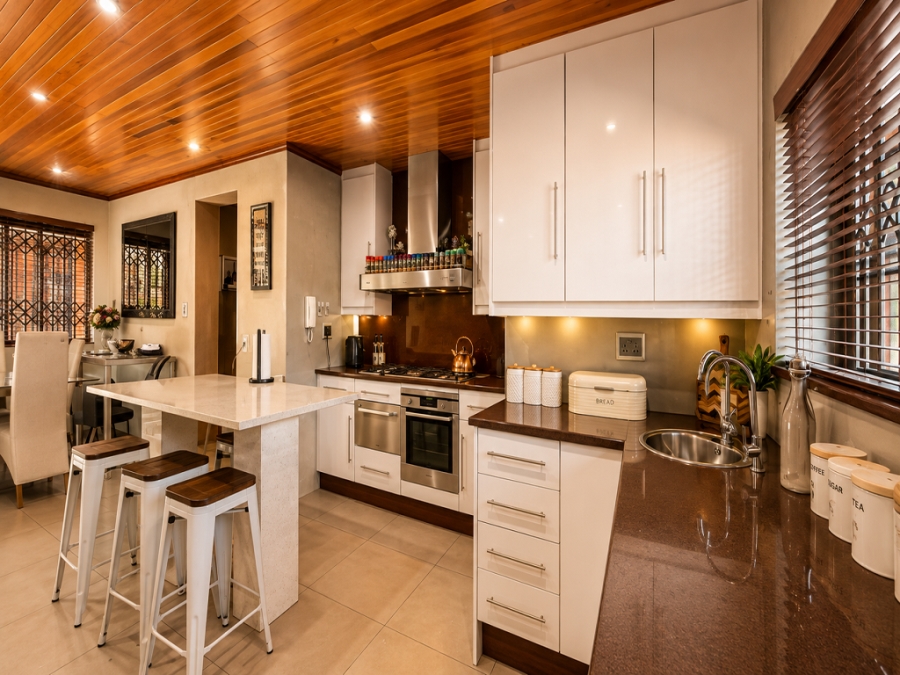 5 Bedroom Property for Sale in Lenasia Gauteng