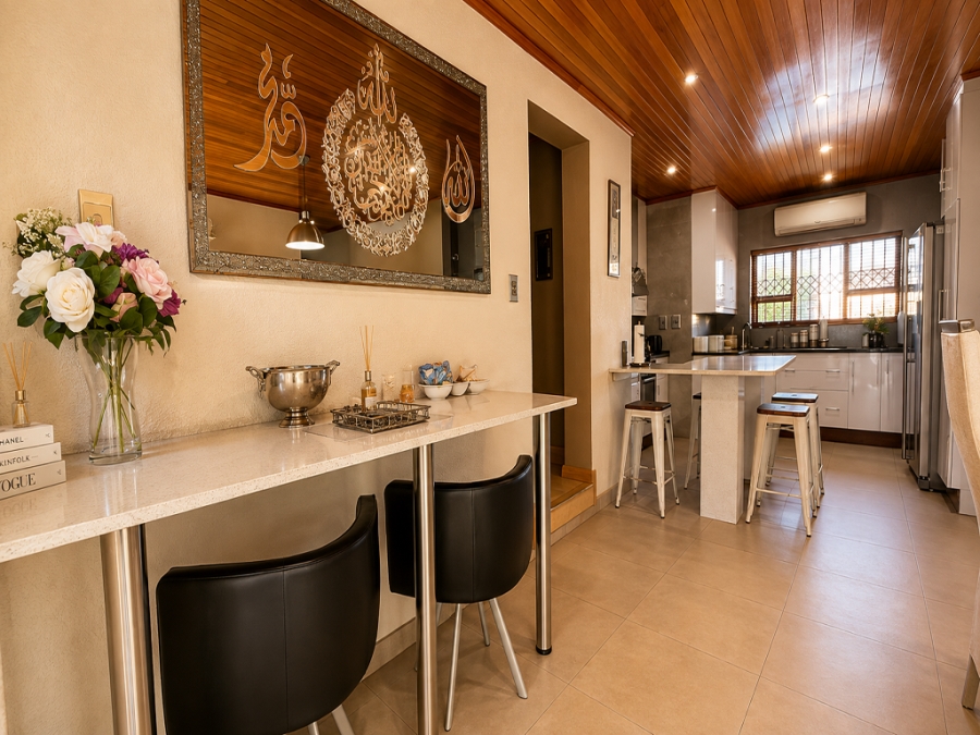 5 Bedroom Property for Sale in Lenasia Gauteng