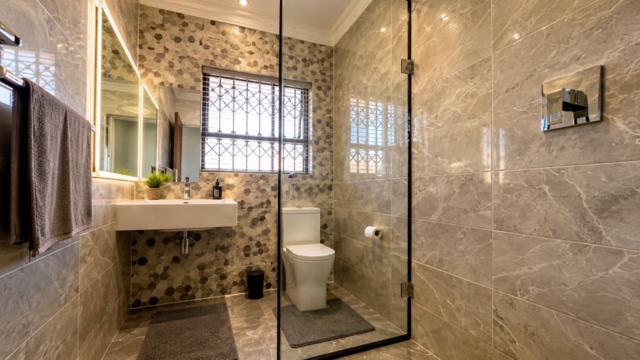 5 Bedroom Property for Sale in Lenasia Gauteng