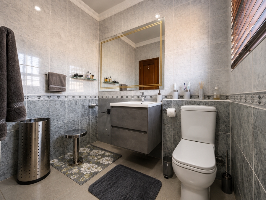 5 Bedroom Property for Sale in Lenasia Gauteng
