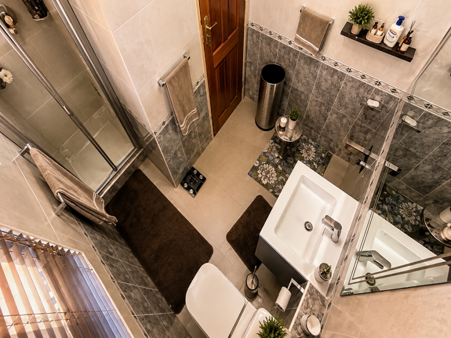 5 Bedroom Property for Sale in Lenasia Gauteng