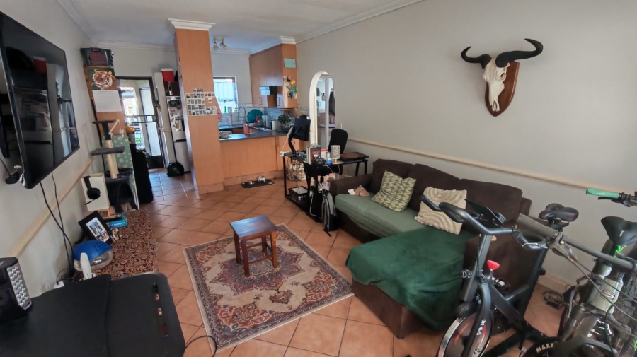 To Let 1 Bedroom Property for Rent in Douglasdale Gauteng