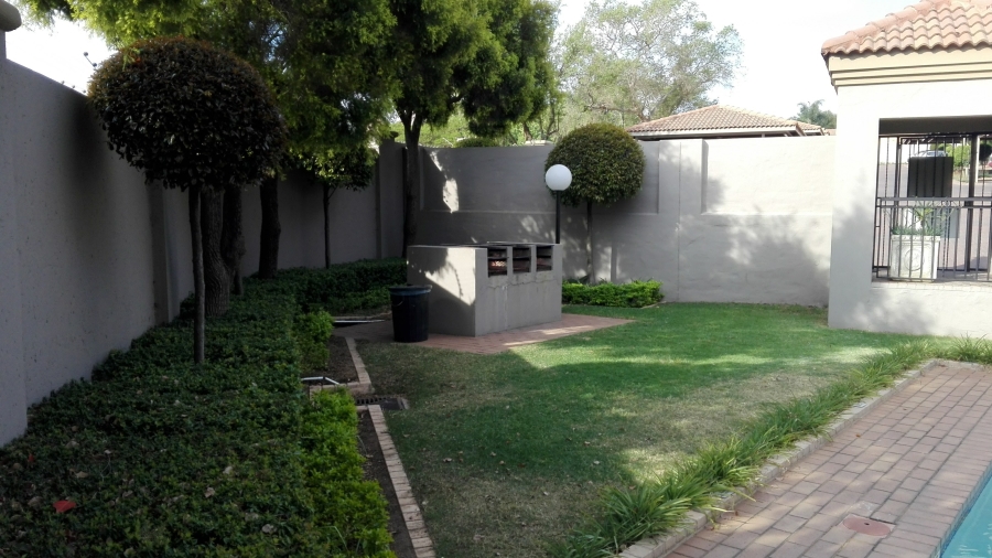 To Let 1 Bedroom Property for Rent in Douglasdale Gauteng