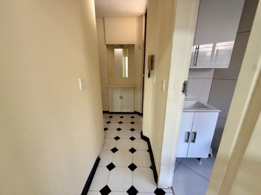 To Let 1 Bedroom Property for Rent in Illovo Gauteng