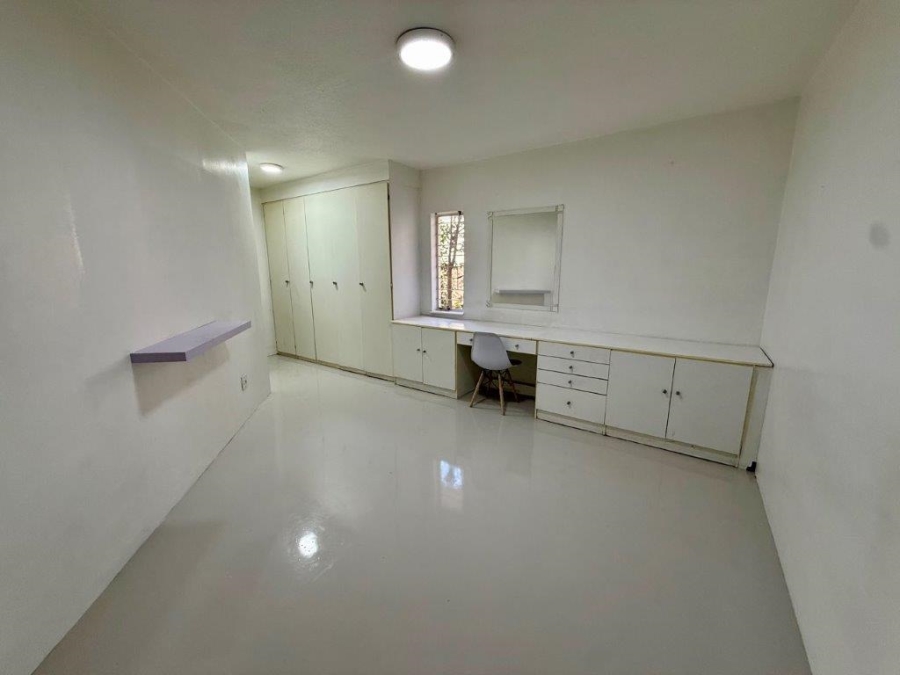 To Let 1 Bedroom Property for Rent in Illovo Gauteng