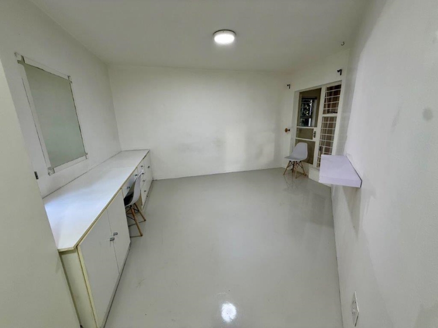 To Let 1 Bedroom Property for Rent in Illovo Gauteng