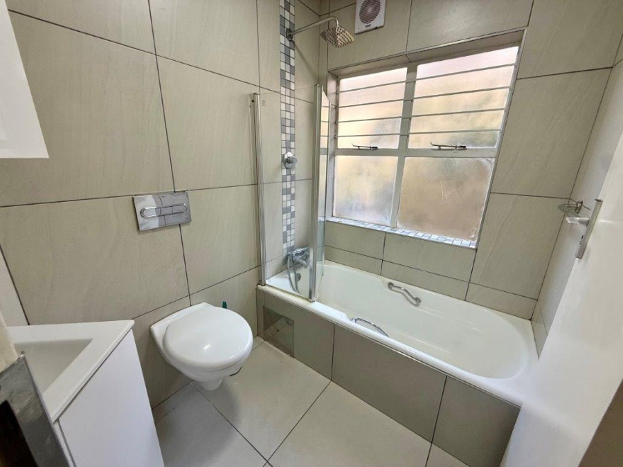 To Let 1 Bedroom Property for Rent in Illovo Gauteng
