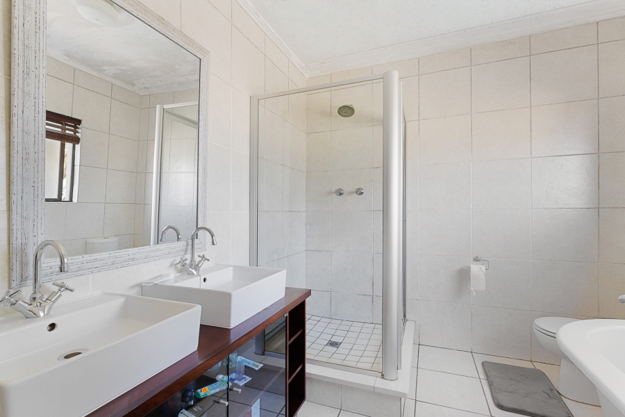 2 Bedroom Property for Sale in Sunninghill Gauteng