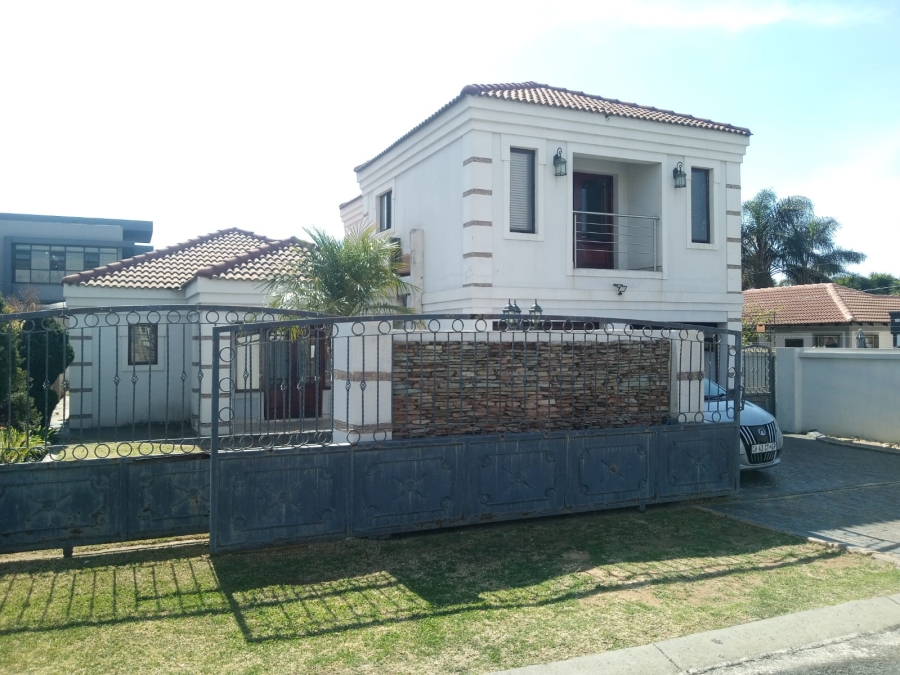 4 Bedroom Property for Sale in Parkhaven Gauteng