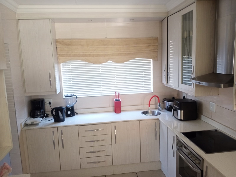 4 Bedroom Property for Sale in Parkhaven Gauteng