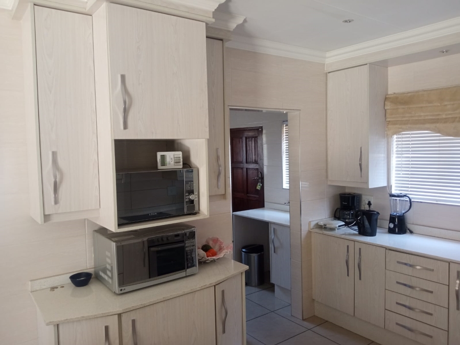 4 Bedroom Property for Sale in Parkhaven Gauteng