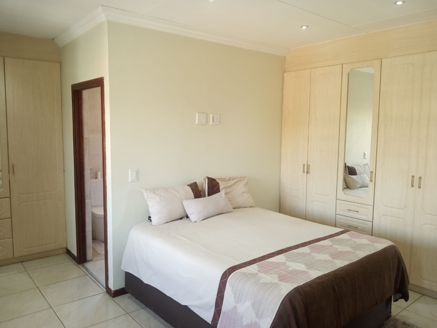 4 Bedroom Property for Sale in Parkhaven Gauteng