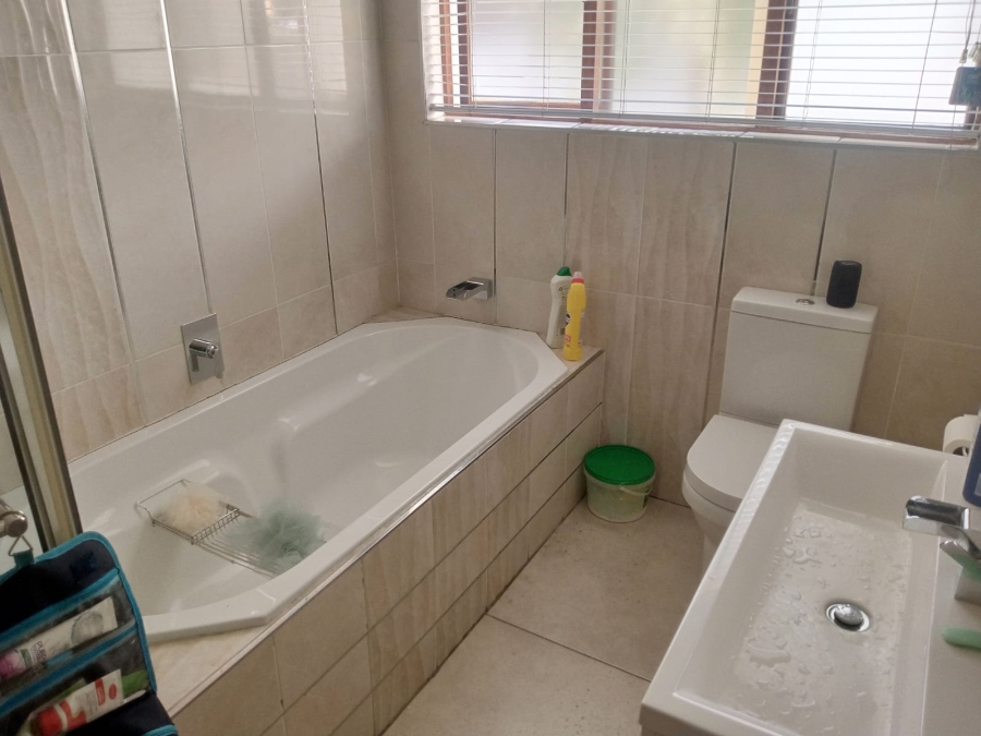 4 Bedroom Property for Sale in Parkhaven Gauteng