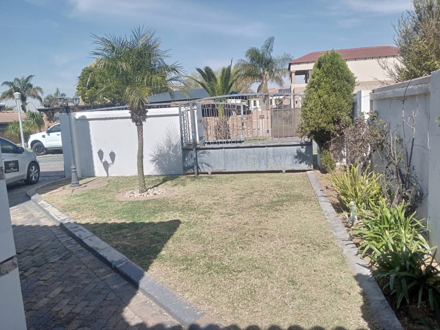 4 Bedroom Property for Sale in Parkhaven Gauteng