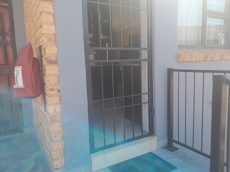 To Let 2 Bedroom Property for Rent in Brackendowns Gauteng