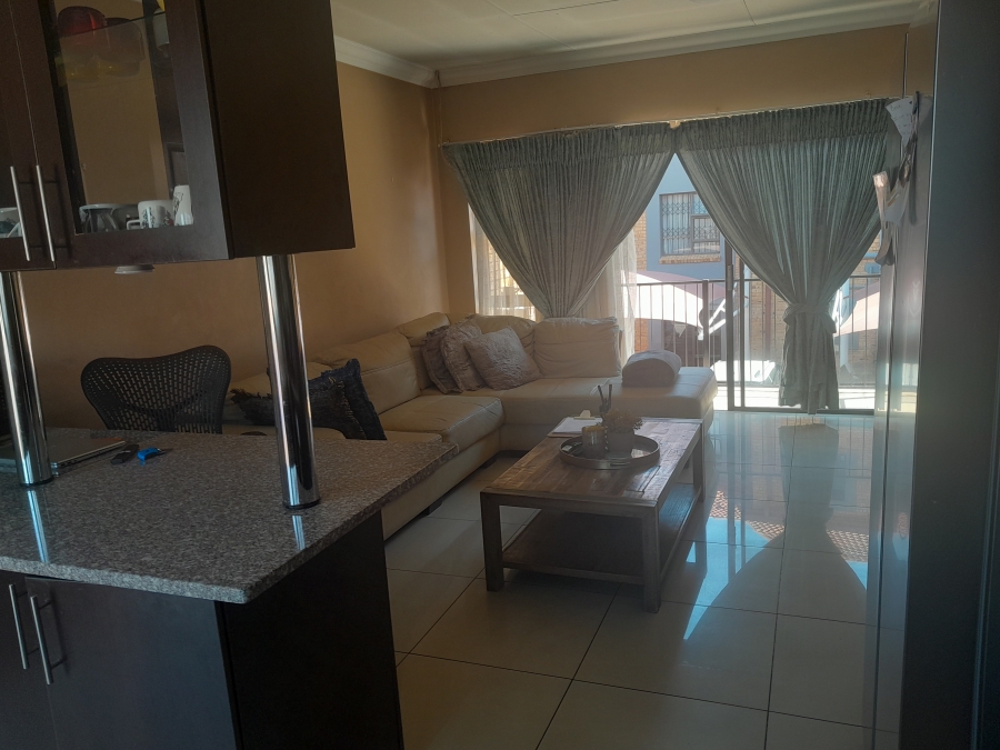 To Let 2 Bedroom Property for Rent in Brackendowns Gauteng