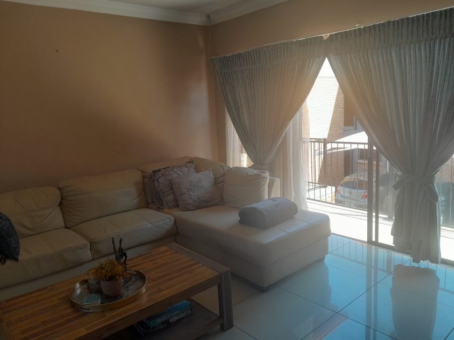 To Let 2 Bedroom Property for Rent in Brackendowns Gauteng